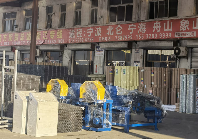 山東李經(jīng)理訂購(gòu)的中型水箱拉絲機(jī)發(fā)貨了，請(qǐng)注意收貨！